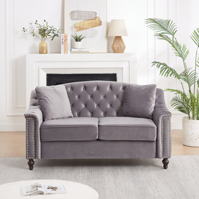Canapé Chesterfield 58,5 po en velours pour salon et appartement, capitonnage à boutons sur le dossier et les accoudoirs, garniture cloutée, canapé rembourré moderne avec pieds en bois massif de qualité supérieure, canapé pour la chambre à coucher