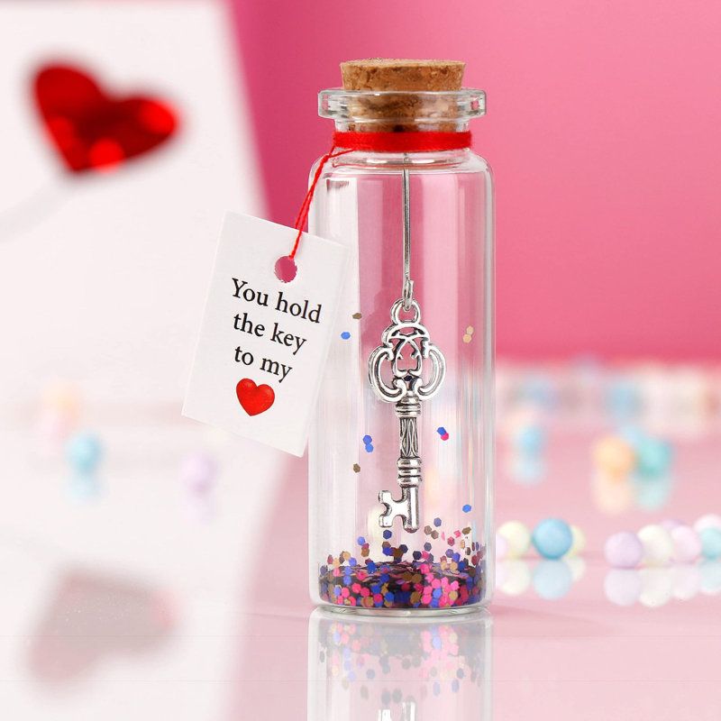 Bouteille d'eau pour la Saint-Valentin souhaitant une bouteille pour la Saint-Valentin