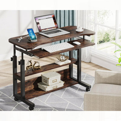Bureau portatif 32 pouces avec prises de courant, table d'appoint à hauteur réglable, canapé, table de chevet, chariot d'ordinateur portable avec ports USB, petit bureau mobile avec plateau à clavier, brun rustique.
