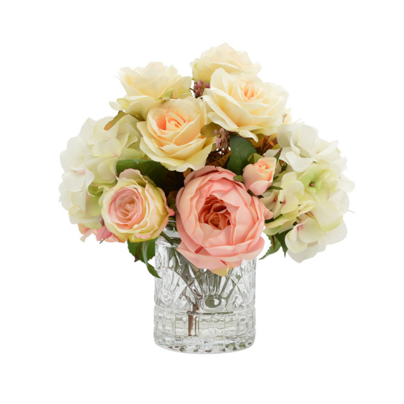 Arrangements floraux mixtes dans un vase
