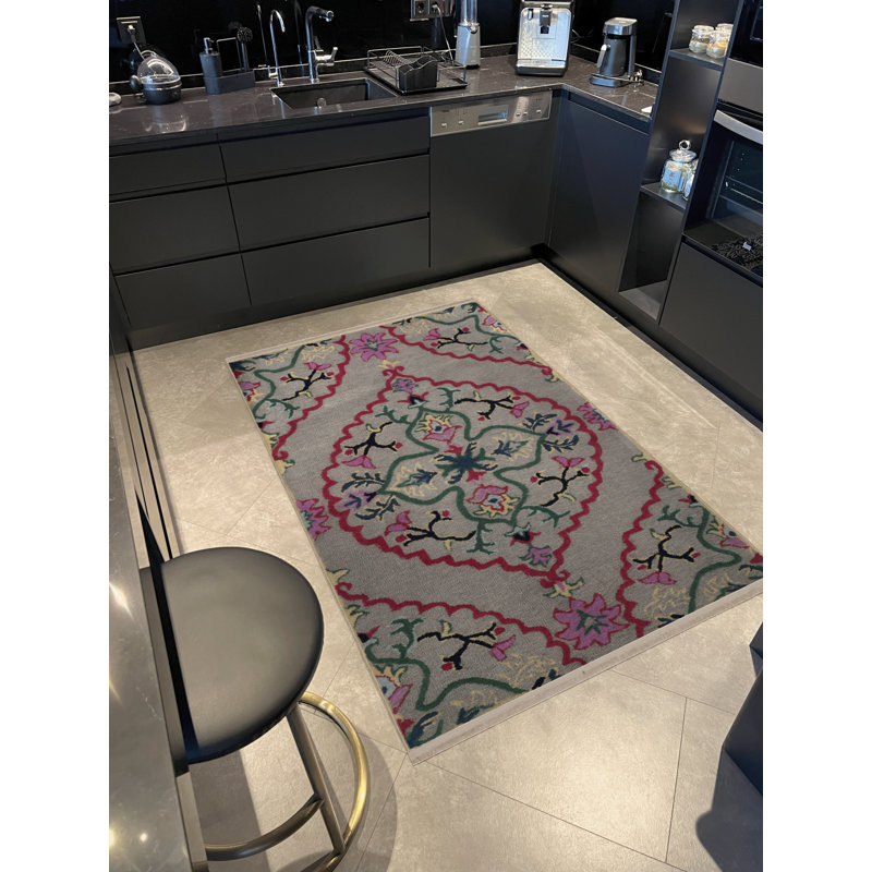 Tapis décoratif gris à motif floral multicolore, Rectangle 4 pi 7,12 po x 6 pi 6,74 po