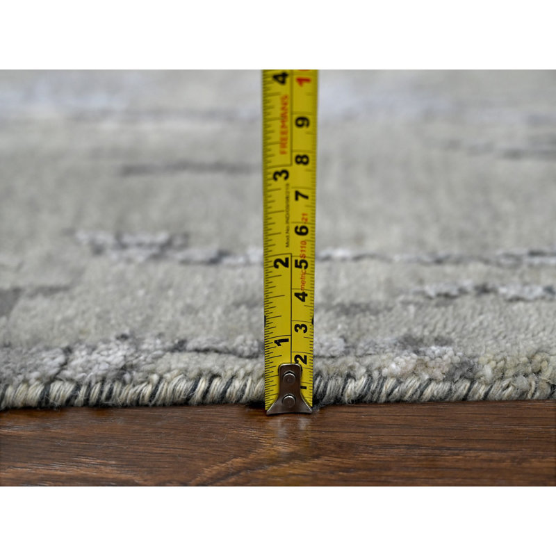 Tapis de couloir gris nouvel âge en soie 2 pi 9 po x 23 pi 8 po Yampa