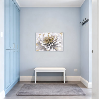 «Plants & Flowers White Flower With Gold Accents», reproduction d'art