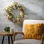 Couronne en plastique artificielle avec fleurs sauvages-1641010283