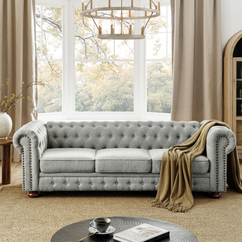 Canapé Chesterfield en lin capitonné à 3 places avec accoudoirs à volutes avec garniture cloutée Chesterfield (88,5 po x 37 po x 28 po)