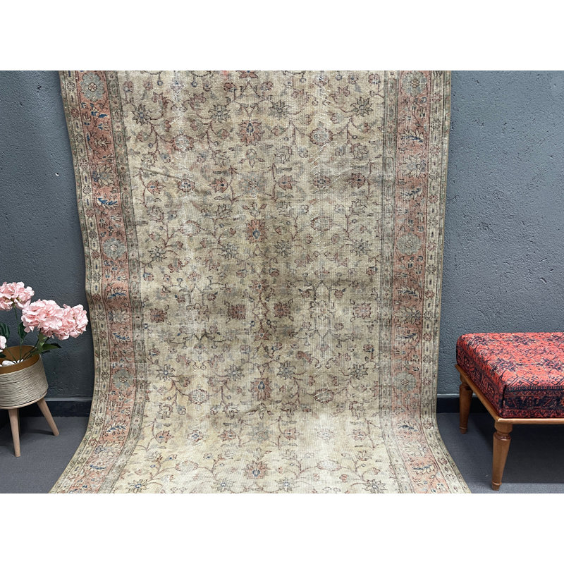 Tapis classique en laine beige à motif patchwork de 62,6 x 101,6 po