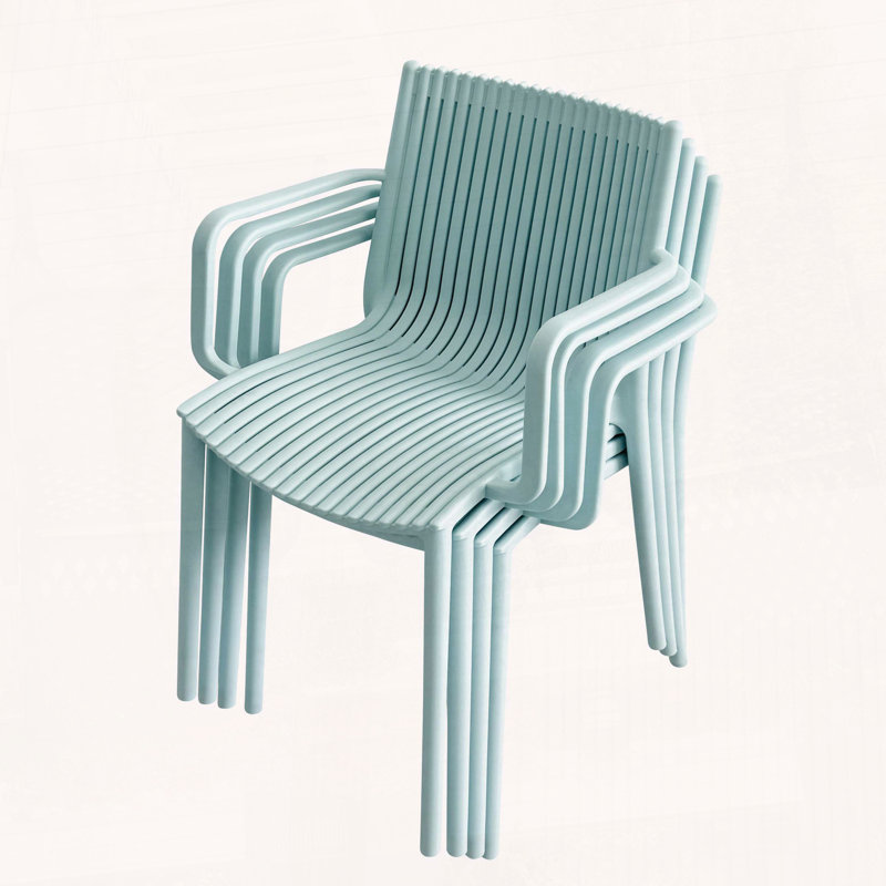 Ensemble de 4 fauteuils empilables modernes en plastique - dossier à lattes ergonomique, matériau PP toutes saisons