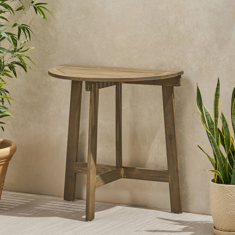 Table pliante en bois de couleur grise qui rehausse l'apparence du patio