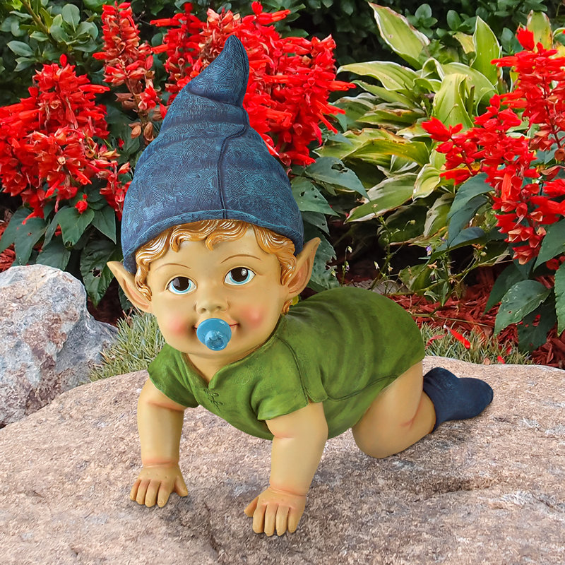 Statue de bébé gnome en flammes