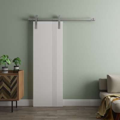 Porte de grange moderne 42 x 84 pouces ESSENTIAL 0777 Blanc arctique Rail argenté de 8 pi Ensemble de quincaillerie robuste Portes intérieures à panneaux pleins