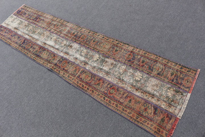 Élégant tapis en laine bleu turc idéal pour rehausser l'esthétique des espaces de bureau ou de cuisine
