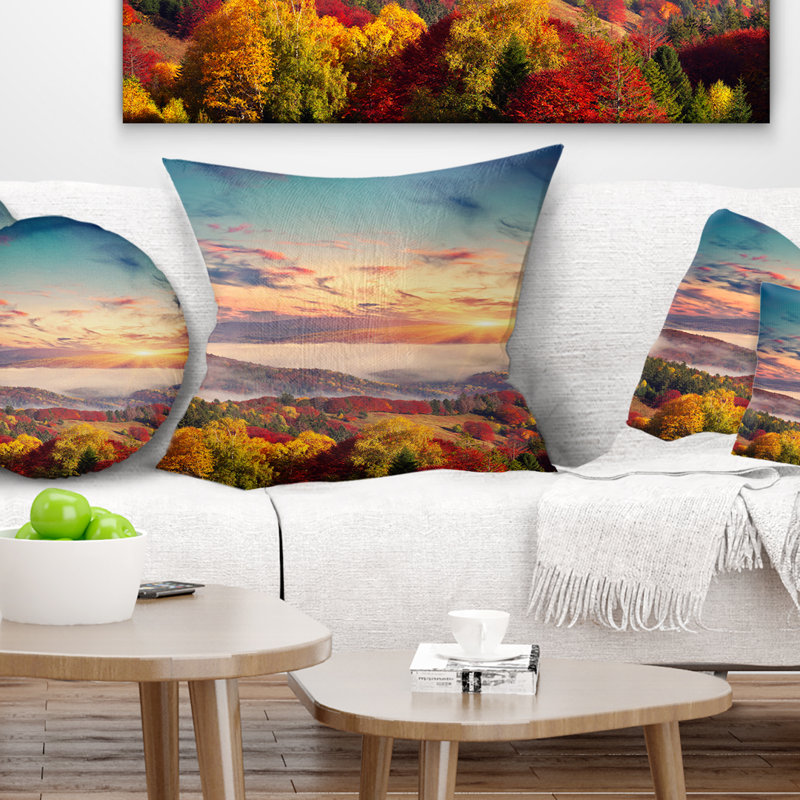 Coucher de soleil coloré dans les montagnes brumeuses - coussin à imprimé paysage, 16 po x 1 po, Coussin décoratif