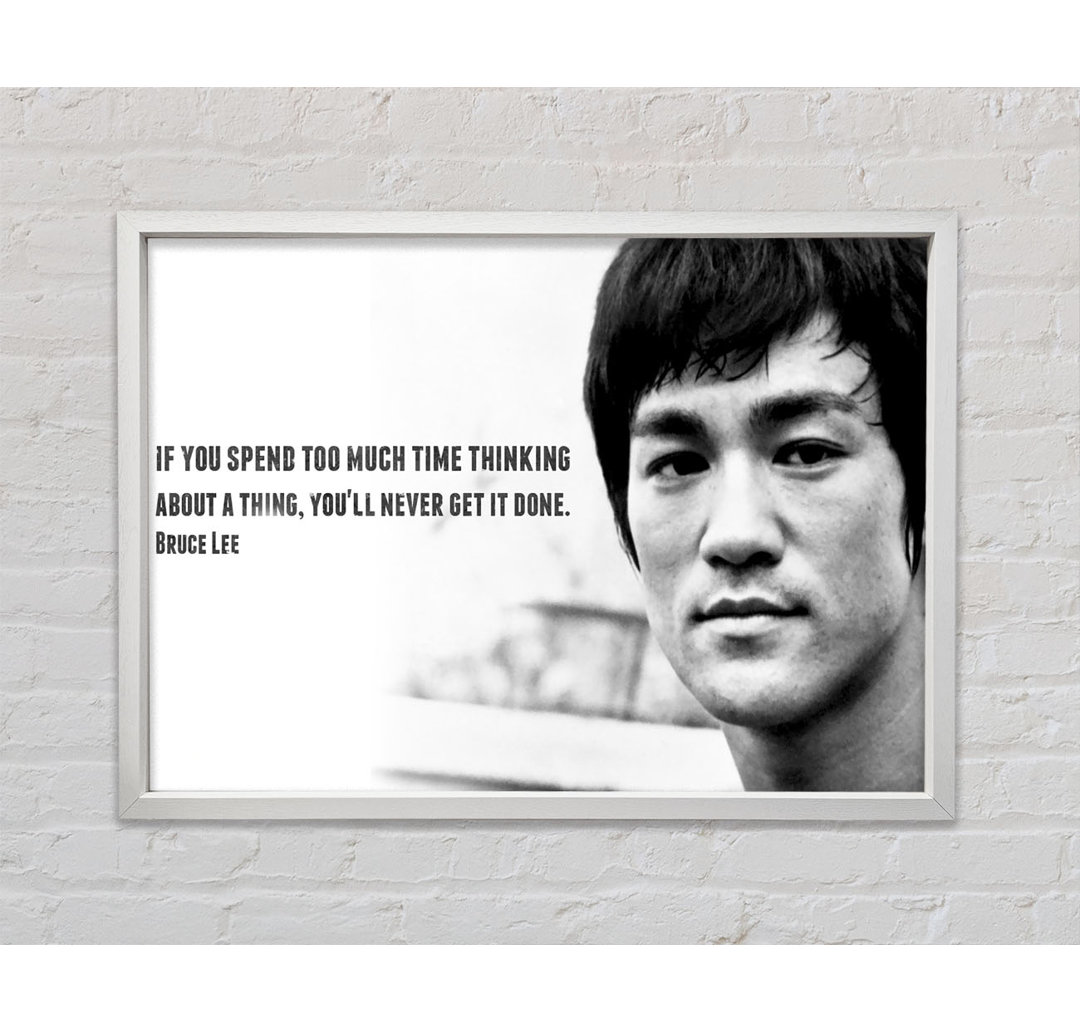 Motivationszitat Bruce Lee Wenn du zu viel Zeit mit Nachdenken verbringst - Einzelbildrahmen Kunstdrucke auf Leinwand