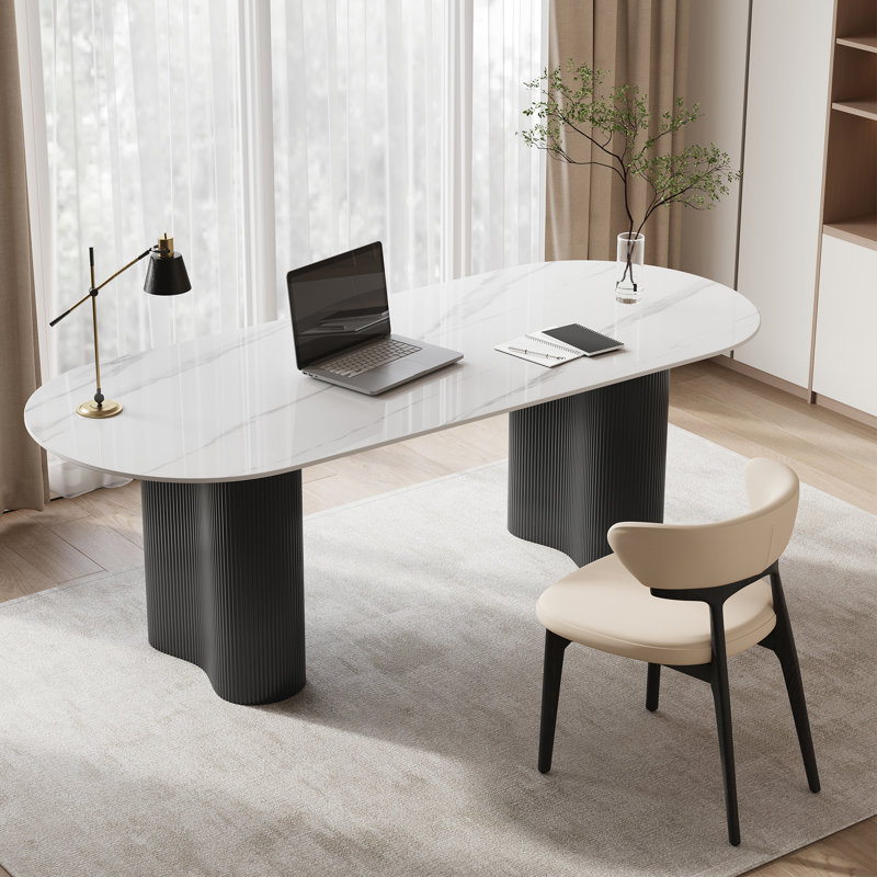 Bureau 71 po avec pieds à colonnes romaines noires, bureau moderne en faux marbre et ordinateur, Blanc/Noir