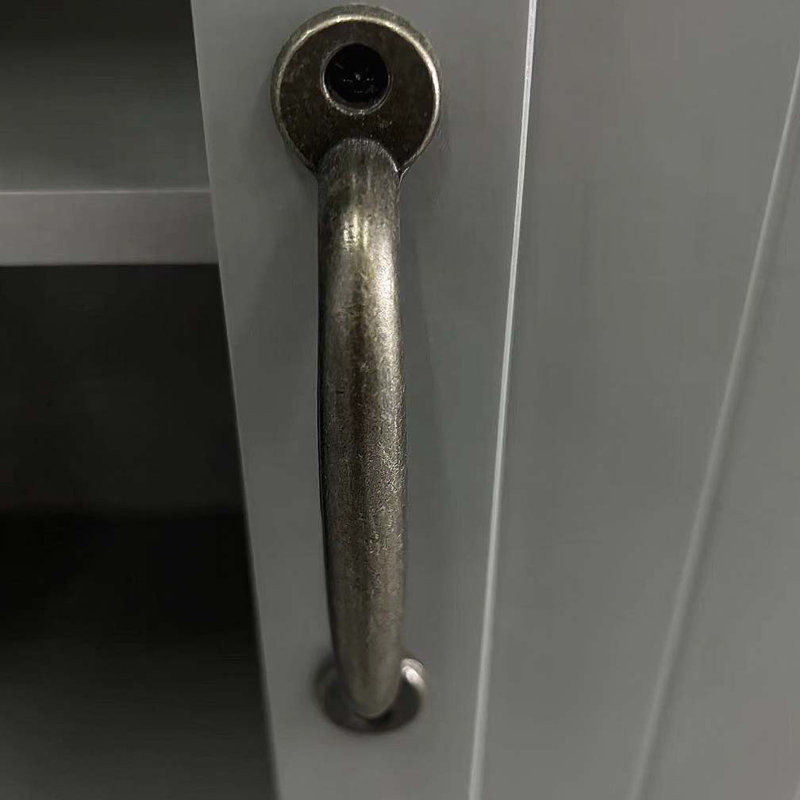 Garde-manger avec 2 tablettes réglables et 4 portes à panneaux
