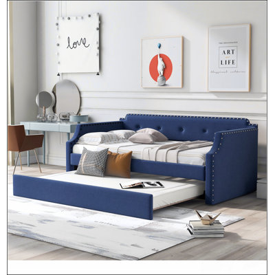 Lit de jour rembourré avec support pour lit gigogne et lattes de bois, combinant une conception classique et un sommeil confortable pour les invités