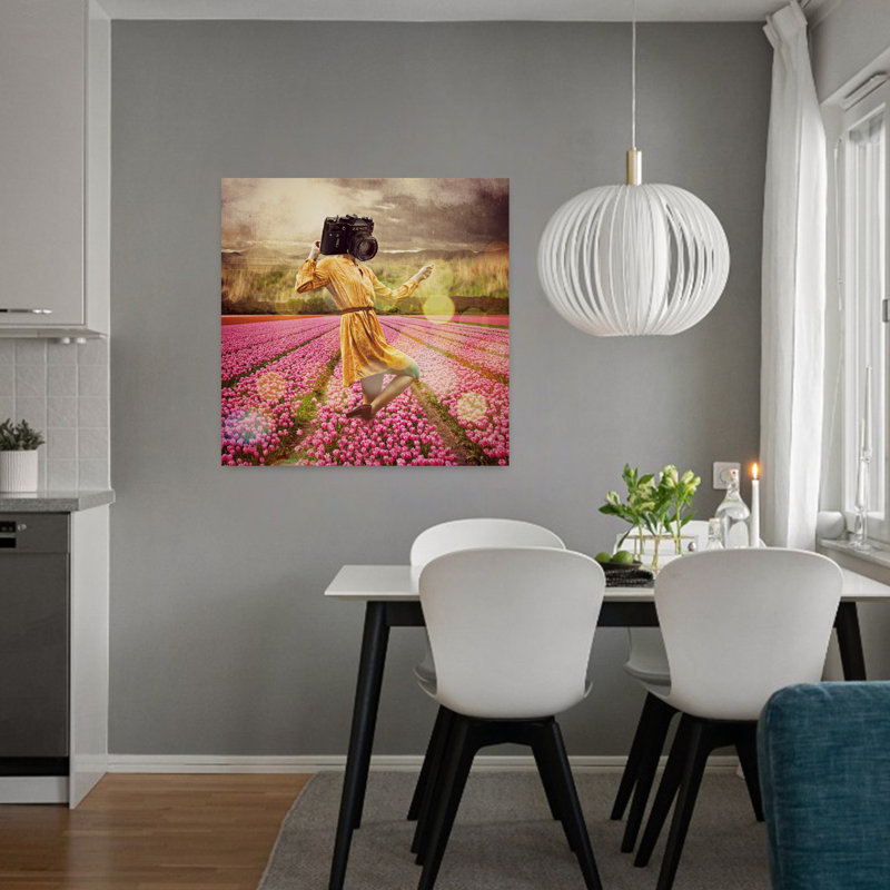 Gwendolyn and the Tulips, H 32 po x l 32 po