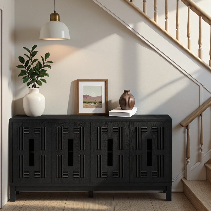Buffet 60,7 pouces avec portes sculptées ajourées, 4 tablettes réglables et ports pour câbles - Console de rangement Mid-Century pour le salon, la cuisine et le vestibule