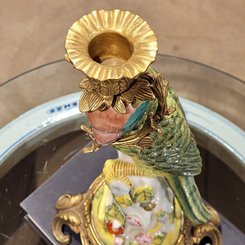 Porte-bougie en porcelaine perroquet vert avec bronze Ormolu côté droit
