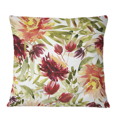 Coussin décoratif à motif de fleurs orange et rouge sur fond blanc