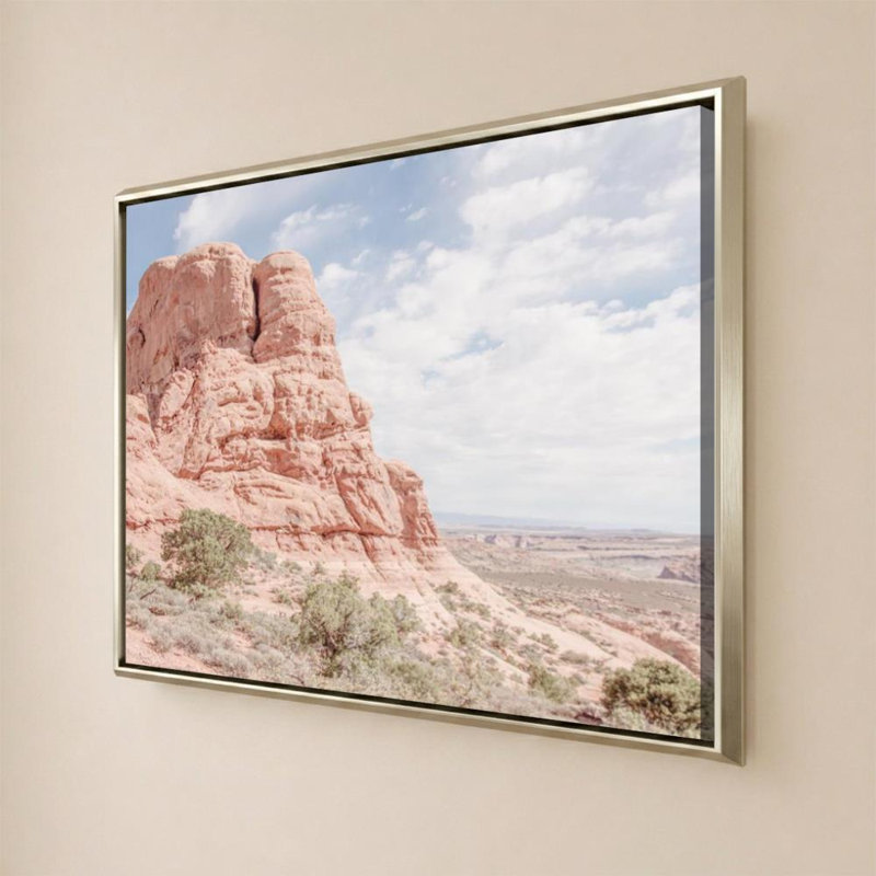 «Day Hike I» par Elizabeth Urquhart - Impression sur toile, H 18 po x l 24 po, Cadre flottant biseauté, Champagne