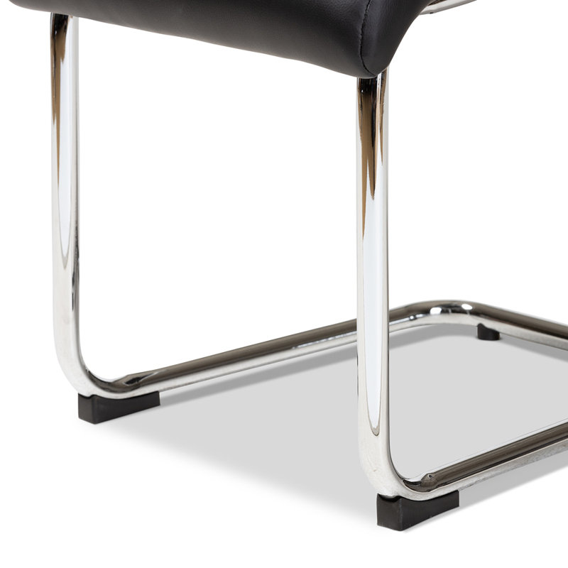 Chaise Hynes, Noir