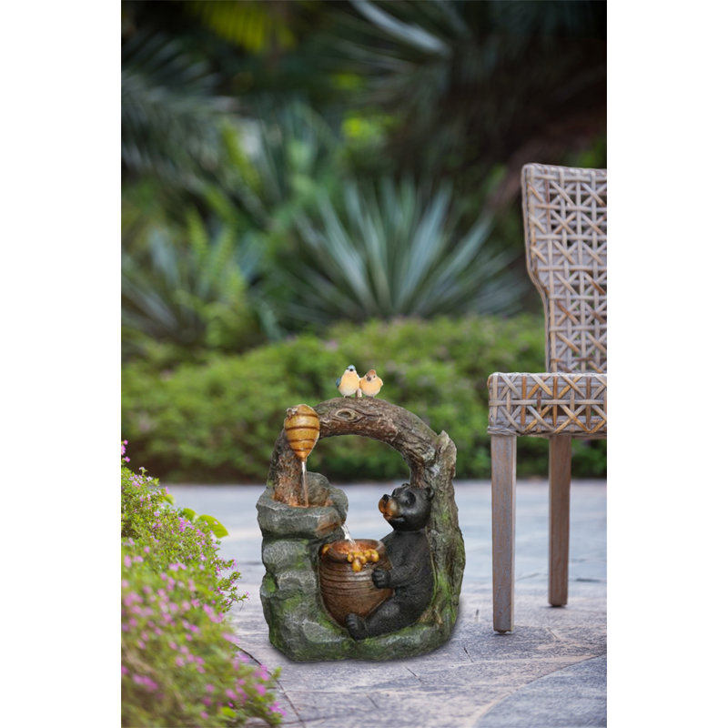 Fontaine décorative à deux niveaux 18,5 x 11,8 x 22,6 po avec motif animalier des bois
