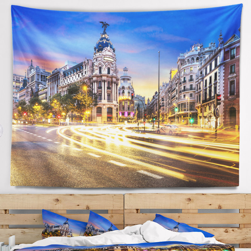 Cityscape madrid city centre tapestry, H 32 po x l 39 po