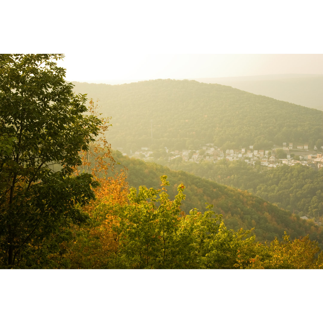 Berge in Pennsylvania von Alex Potemkin - Kunstdrucke auf Leinwand