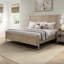 Grand lit à finition sable pour chambre à coucher - Style transitionnel décontracté