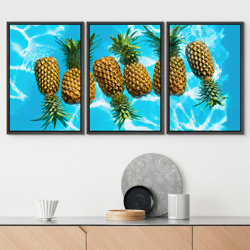 Ananas flottant dans la piscine d'été, photographie de fruits, réalisme, rustique, ultra, Cadre flottant noir