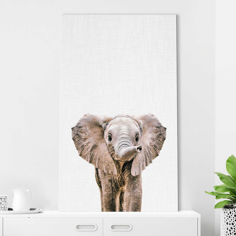 Bébé éléphant par - photographie, Toile tendue, H 60 po x l 36 po x P 1,5 po