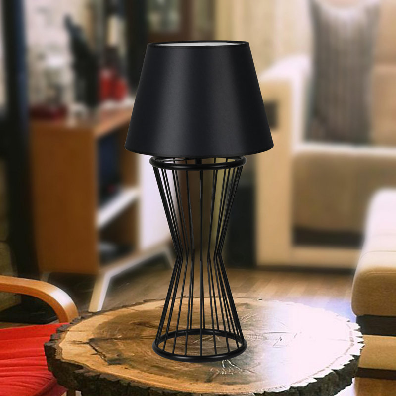 Lampe de table en métal Throrup, Noir