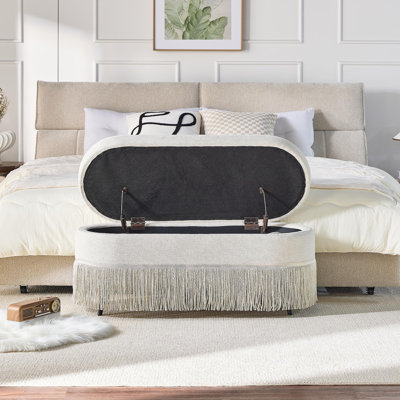 Repose-pieds ovale rembourré avec rangement à franges et couvercle relevable - L 39 po x l 16 po x H 17 po, repose-pieds multifonctionnel et rangement caché pour le salon ou la chambre à coucher - tissu beige avec structure en métal