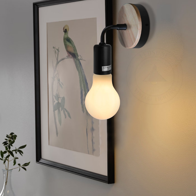 Cassels Armed Sconce, Yes
