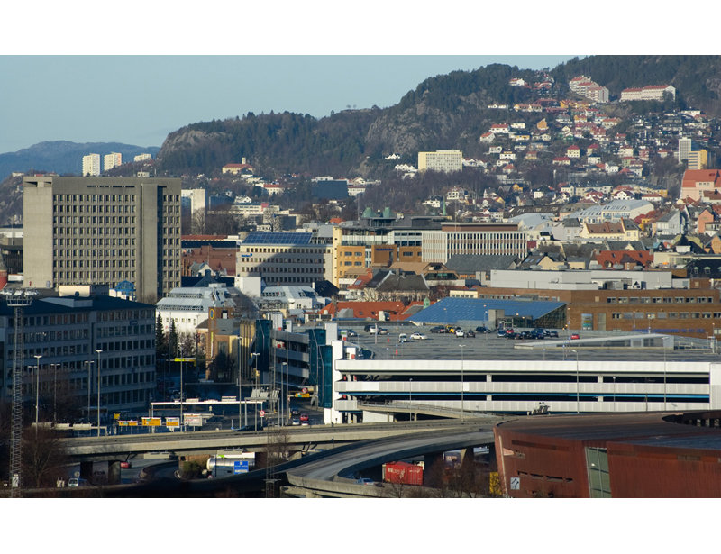 Paysage urbain de Bergen, Norvège, H 11 po x l 18 po