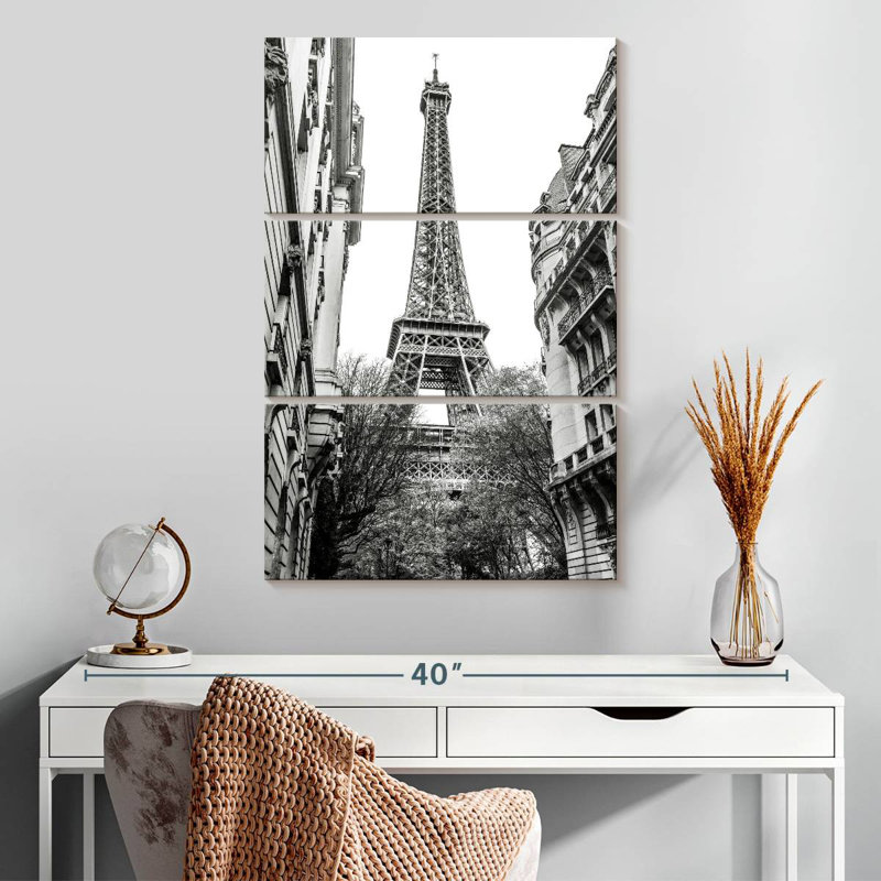 Nicci Monochrome Eiffel Tower I, 32" H x 20" W