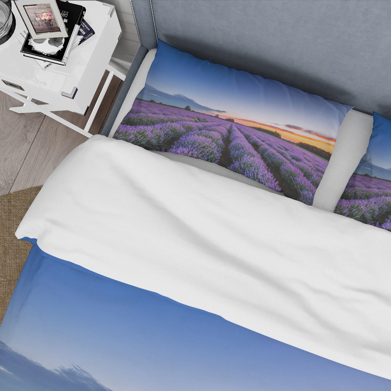 Sunrise & Dramatic Clouds Over Lavender Field I - Ensemble de housse de couette Farmhouse - Microfibre de polyester