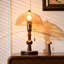 Petite lampe de table moderne en bois massif brun et métal avec abat-jour en verre pour le salon de la chambre à coucher, ampoule incluse