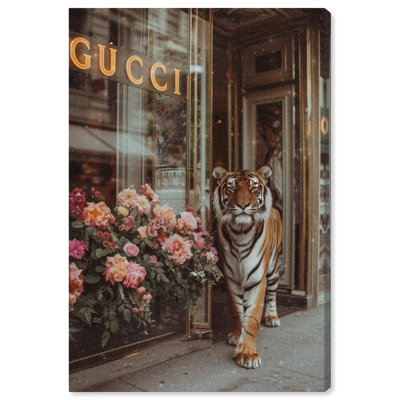 «Tiger at the Store», designer de mode sur toile par Art Remedy