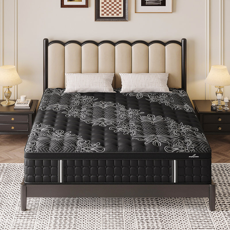 Matelas hybride mi-ferme de 35,5 cm (14 po) avec surmatelas Euro Top en mousse à mémoire de forme et gel rafraîchissant, et ressorts ensachés, livré dans une boîte.