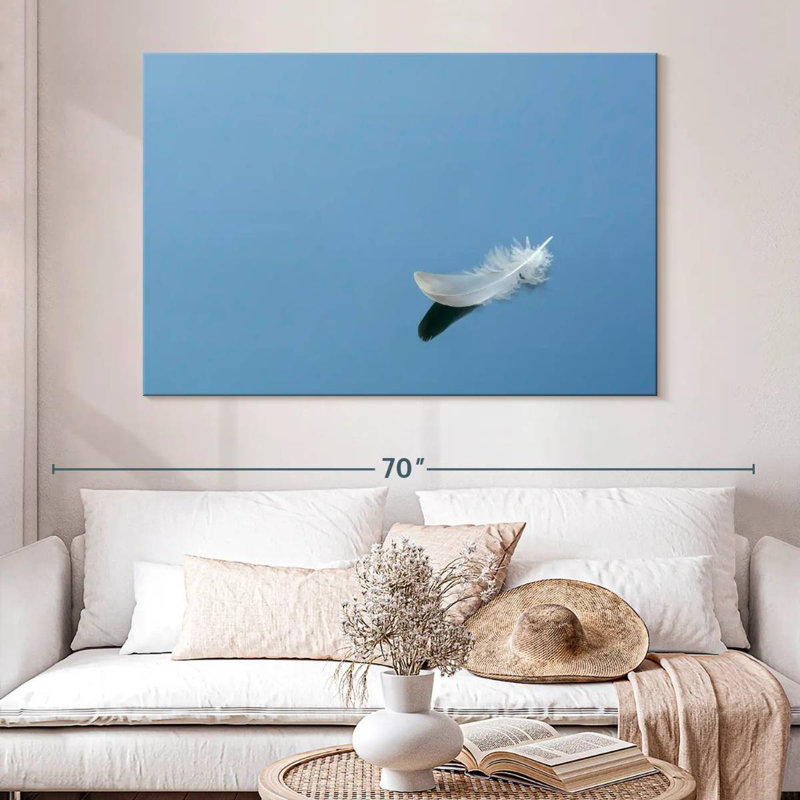 Plume blanche sur fond bleu Kerner, H 34 po x l 51 po