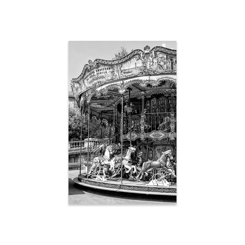 «Black Montmartre Series» - Impression de manège à Paris sur verre acrylique, H 24 po x l 16 po x P 0,25 po