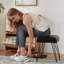 Tabouret de coiffeuse en similicuir avec pieds en métal-1033965562