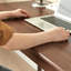 Bureau d'écriture simple et durable en bois de noyer-385716968