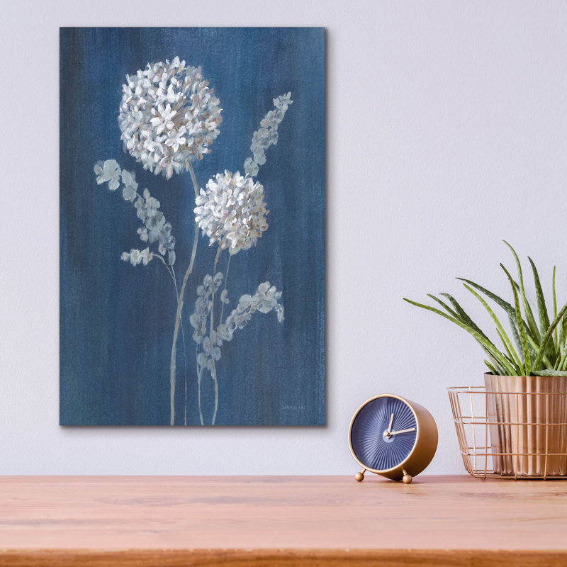 «Airy Blooms 2 Dark Blue» par Danhui Nai, art mural en verre acrylique, H 16 po x l 12 po x P 0,13 po