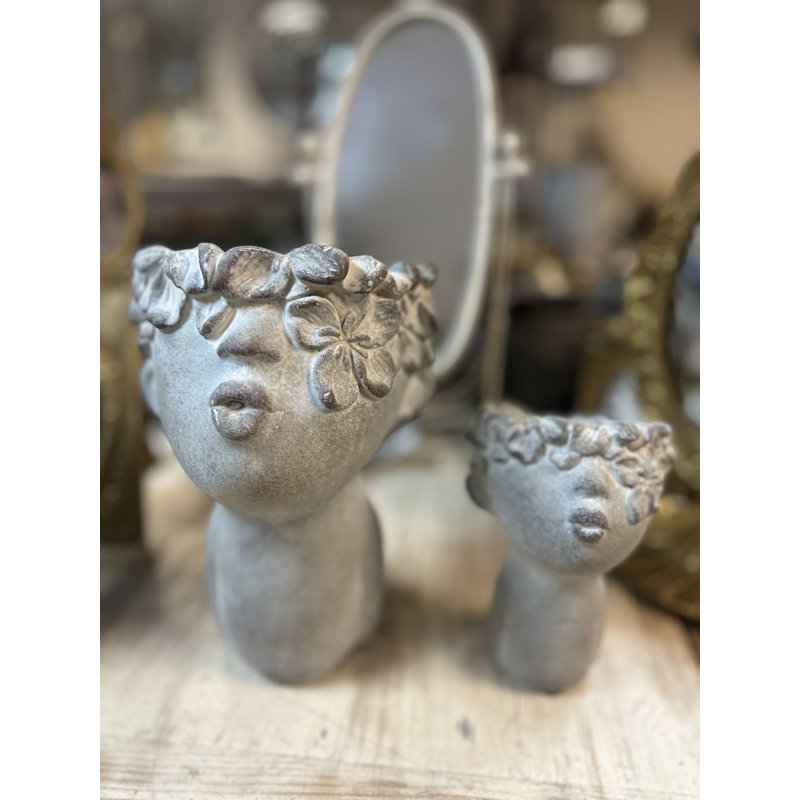 Kyum Statue Planter, 6.5" H x 4.25" W x 4.25" D