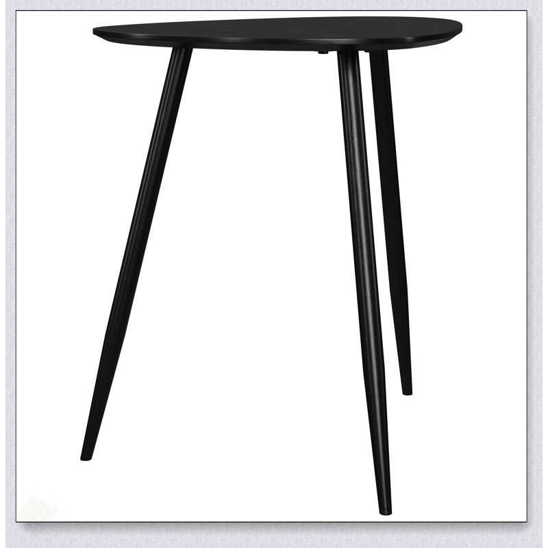 Table de bout triangulaire en bois massif Xander, design moderne avec support robuste et finition élégante pour les espaces compacts.