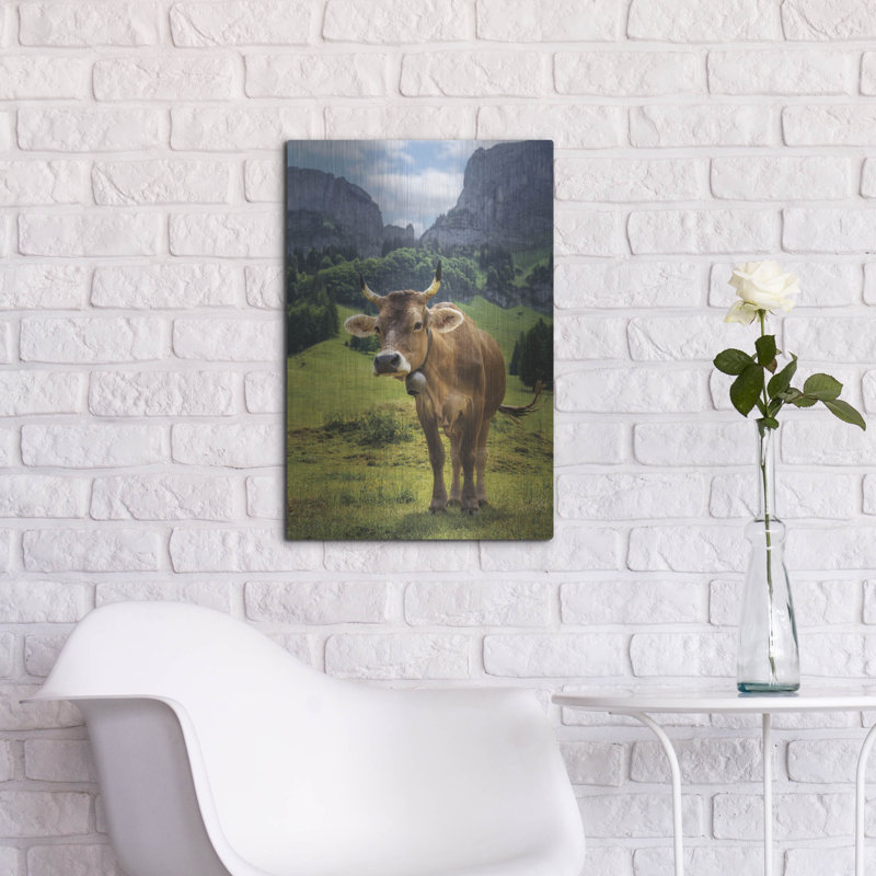Art mural luxueux «Swiss Cow» par Martin Podt, 16 po x 24 po, H 24 po x l 16 po