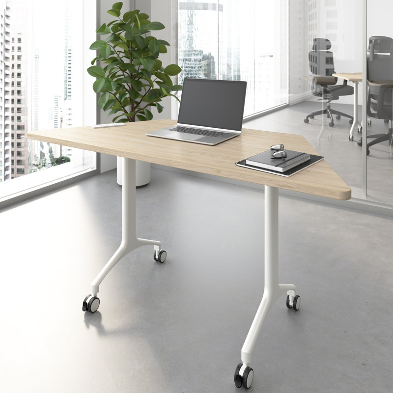 Table de formation modulaire trapézoïdale Bush Business Furniture Synergy, H 29,62 po x L 57,81 po x l 25,44 po, Orme naturel